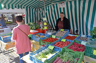 Marktstand vom Gemüsehandel M. Kroh © C. Maurer/Stadt Delitzsch