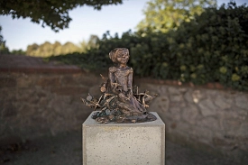 Skulptur "Sterntaler" vor dem Barockgarten © Christoph Ruhrmann