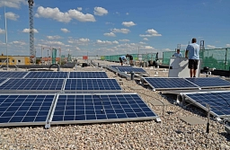 Solarmodule auf der Erasmus-Schmidt-Schule © C. Maurer/Stadt Delitzsch