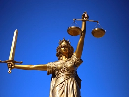 Symbolbild Gerechtigkeit Gericht Justiz