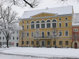 Symbolbild Winter Schnee Rathaus