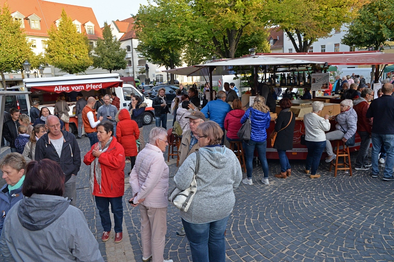 Weinstand auf dem delitziösen Abendmarkt © C. Maurer/Stadt Delitzsch